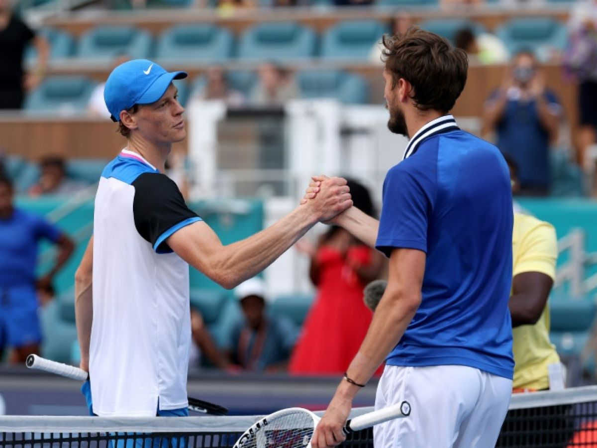 Quando Medvedev sbadigliava in faccia a Sinner… la rivincita (DUE VIDEO)