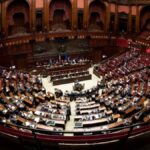 La banca che “regala” soldi ai politici. Tassi di interesse stellari per i depositi ma solo quelli della casta. Il caso