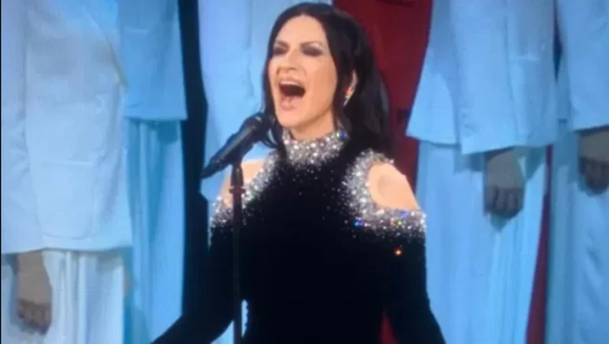 Laura Pausini canta l’inno d’Italia ma finisce malissimo per lei