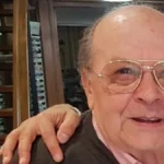 Grave lutto per il conduttore italiano: morto il papà, dolore in un momento che doveva essere di gioia