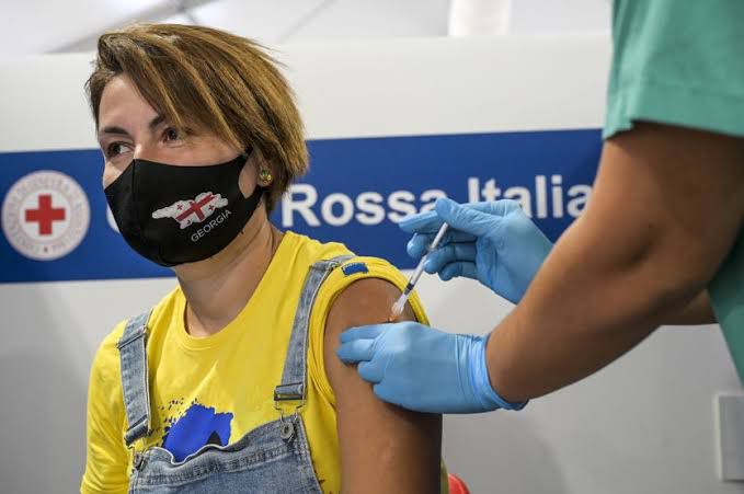 “Le vaccinazioni erano illegali!” La clamorosa accusa in commissione Covid
