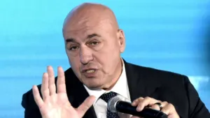 “So cose che non mi fanno dormire.” Le inquietanti dichiarazioni di Crosetto. Cosa ha detto