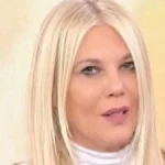 “Dobbiamo chiudere, scusate”. L’annuncio in diretta, ferma il programma e saluta così