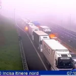 Maxi incidente in Italia, schianto atroce tra due camion e un auto. Traffico paralizzato