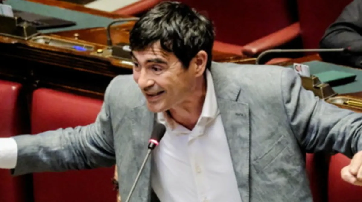 Nicola Fratoianni leader Sinistra Italiana Alleanza Verdi Sinistra deputato segretario