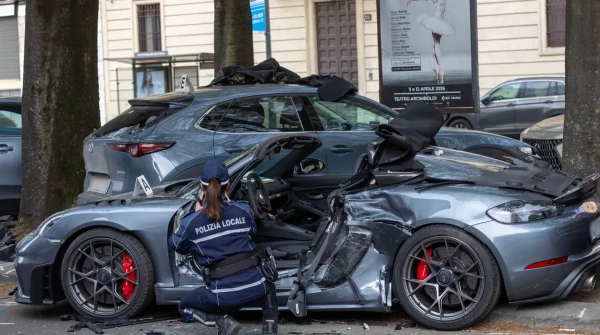 incidente milano porsche spyder schianto corso porta vercellina morto 21enne lorenzo maria persiani