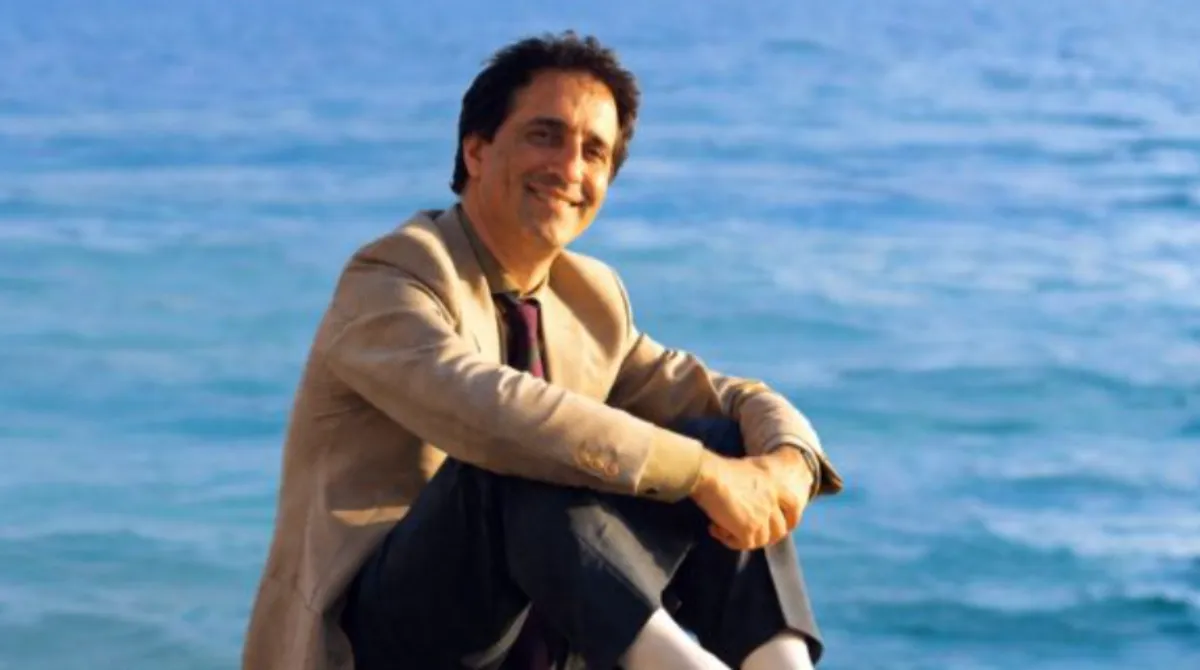 Addio a Tonino Apicella, il padre del menestrello di Berlusconi: il cantante napoletano che non ha mai smesso di difendere la melodia classica