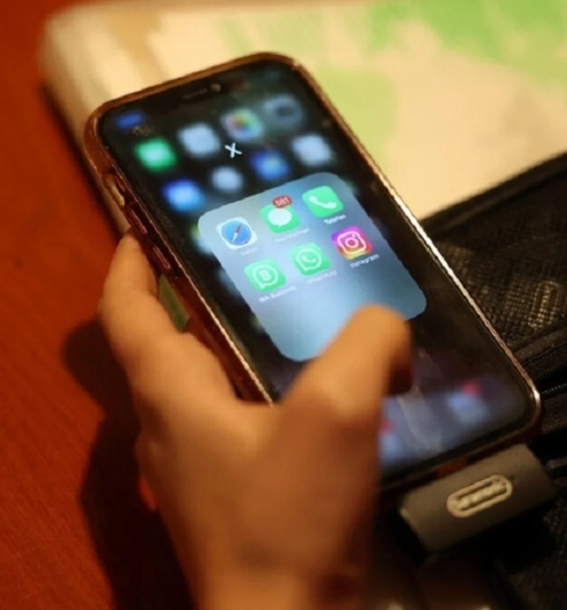 Spam telefonico e truffe: illustrazione su comunicazioni indesiderate