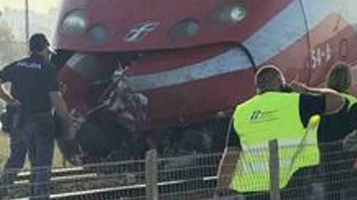 Travolto e ucciso in un istante, tragedia spaventosa: treni bloccati in Italia, è caos