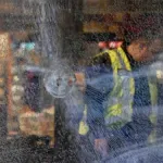 “Sei morti, tanti feriti”. Spari al centro commerciale, follia all’improvviso: una strage