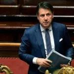 Camera nel caos, protesta shock contro Conte: deputati si presentano così in aula. La risposta dell’ex Premier