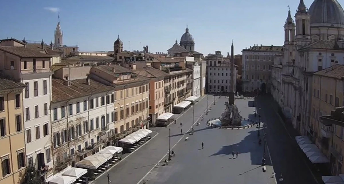 Strade deserte in Italia, immagine simbolo di possibili restrizioni