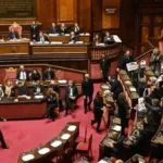 “Sono quasi venuti alle mani”: rissa sfiorata in parlamento tra i due big