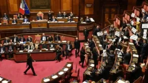 “Sono quasi venuti alle mani”: rissa sfiorata in parlamento tra i due big