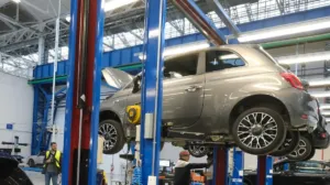 Maxi richiamo Stellantis: 700mila auto ibride a rischio incendio, cosa sta succedendo