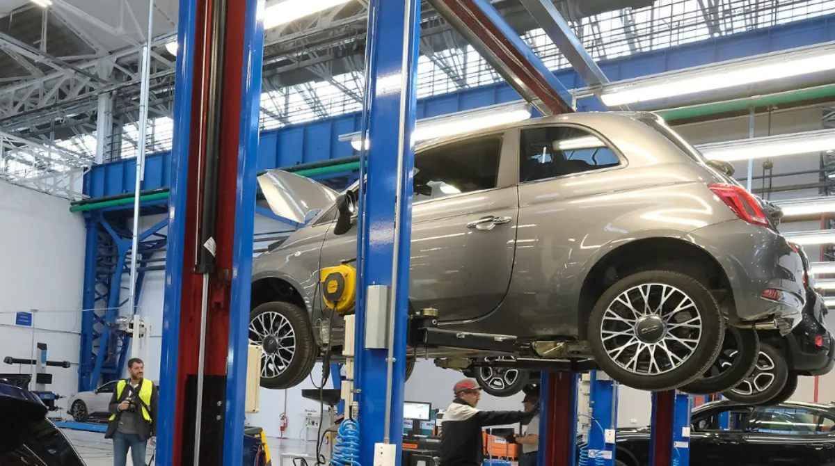 Richiamo globale per 700mila auto ibride Rischio incendio: ecco cosa devi sapere