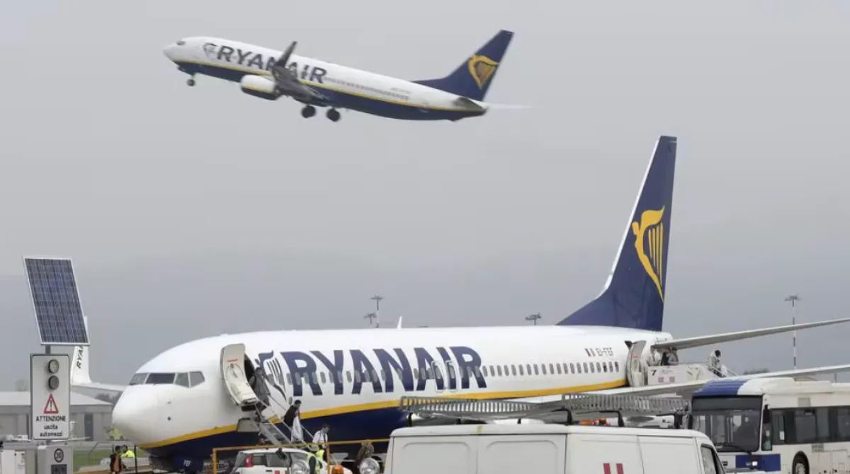 Allarme cherosene in Italia: carburante limitato in 4 aeroporti, cosa sta succedendo davvero