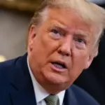 Trump sprofonda nei sondaggi: un crollo mai visto prima