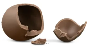 Uova di Pasqua con vermi: chiusa fabbrica di cioccolato