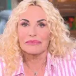 Antonella Clerici contro gli hater in diretta: “Fatevi una vita fuori dai social”