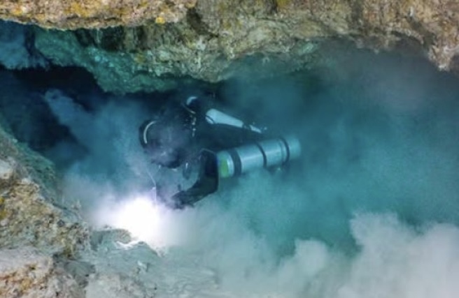 “I corpi trovati così”. Maldive, le immagini dalla grotta