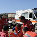 Malore improvviso in spiaggia, crolla davanti a tutti: inutili i soccorsi