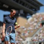 Medvedev crolla al Roland Garros: la frase della moglie lo gela in diretta