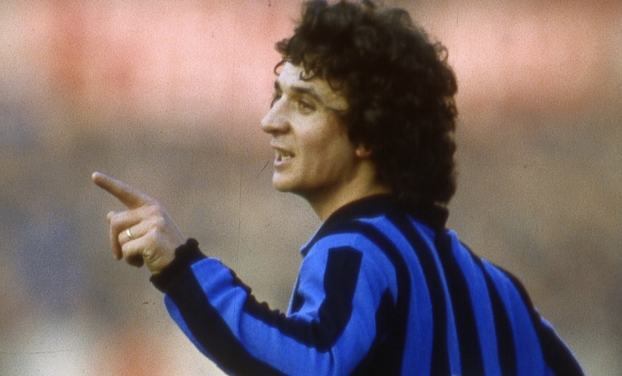 Addio a un genio del calcio: si spegne lo storico numero 10, tifosi sconvolti