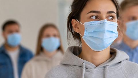Tornano mascherine, quarantena e distanze obbligatorie: come, quando e per chi
