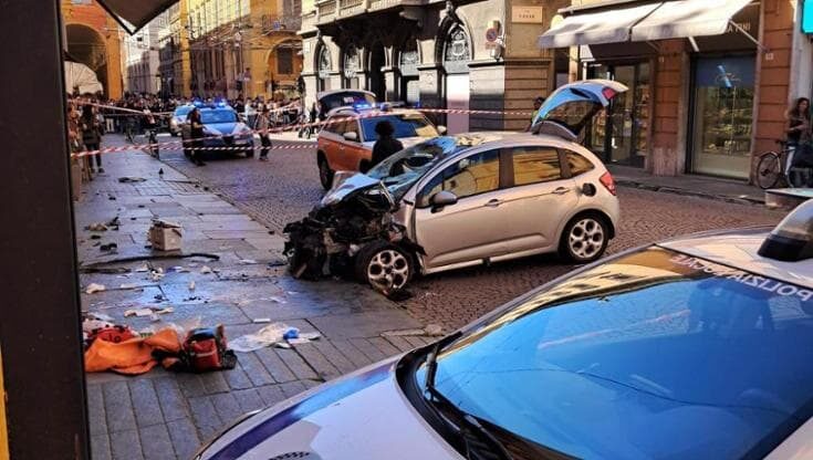 Auto sulla folla, le parole dei testimoni: verità terribile!