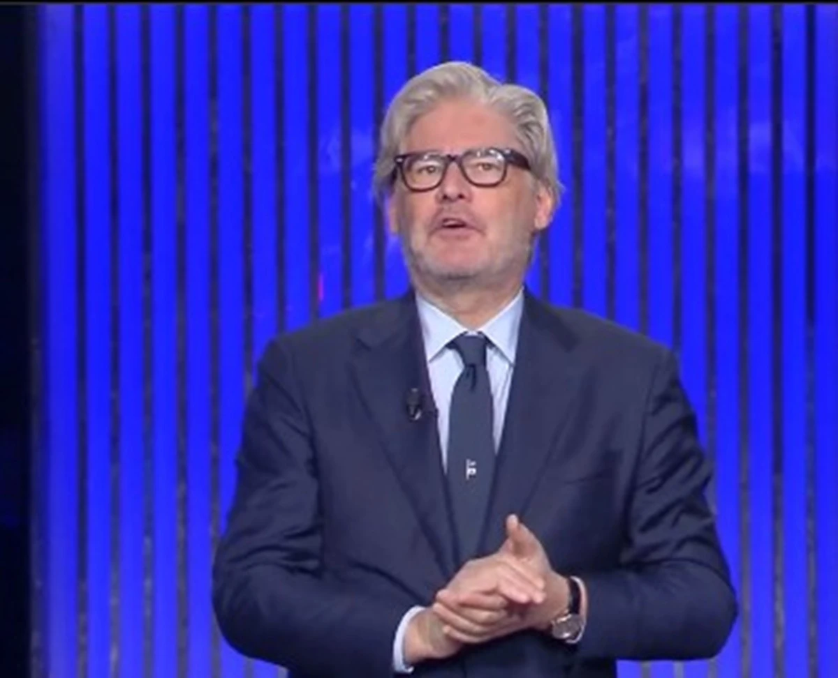 Paolo Del Debbio durante la trasmissione Dritto e Rovescio sul caso Garlasco