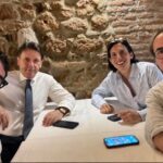 Fratoianni, Conte, Schlein e Bonelli a pranzo insieme: la foto scatena il web