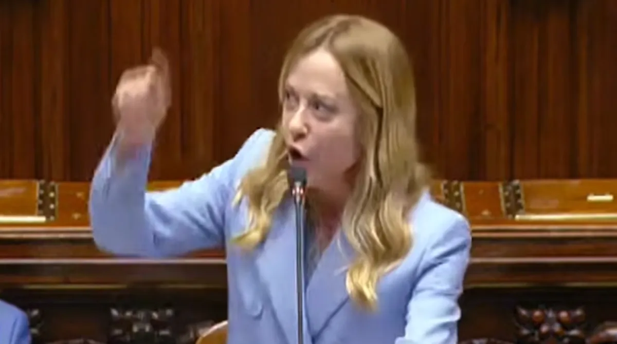 Meloni rivendica il merito alla Camera ed esplode in Aula: durissima risposta a Silvestri