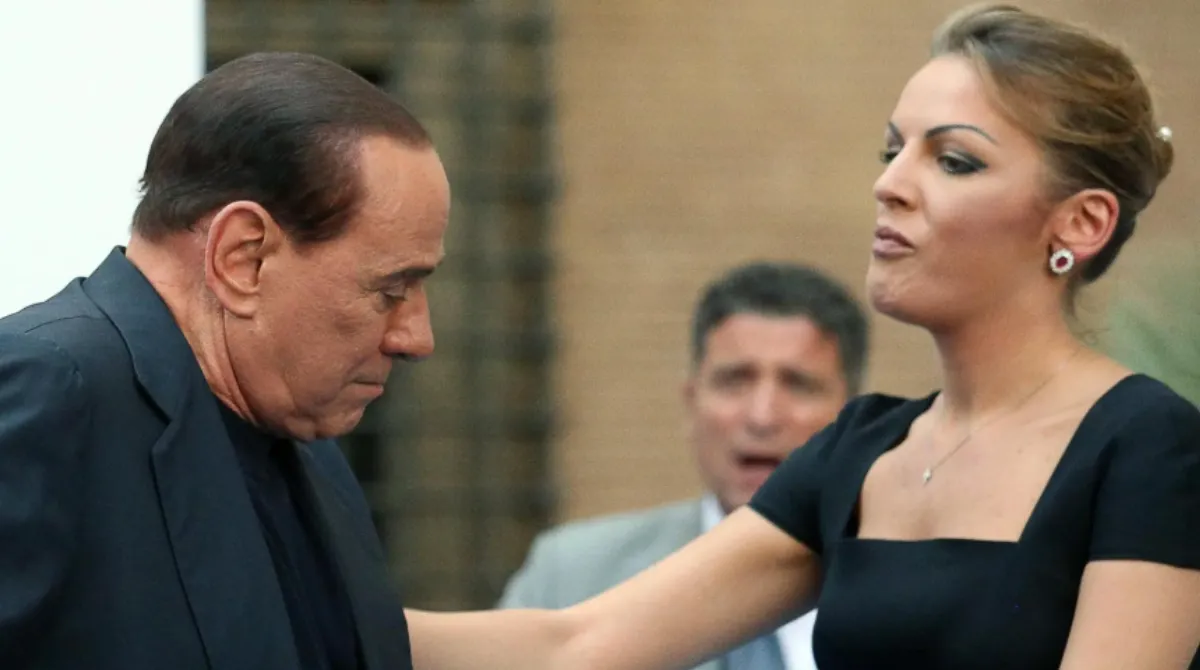 Francesca Pascale ospite Storie al Bivio Sera Rai 2 - racconta gelosia e la sera che trovò donne a cena da Berlusconi giugno 2026