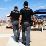 San Benedetto del Tronto, 22enne molestata in spiaggia: i bagnanti inseguono e bloccano l’aggressore