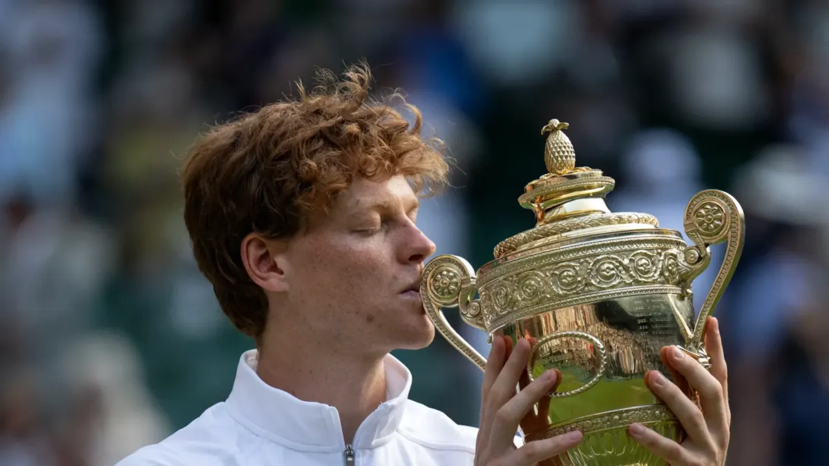 Jannik Sinner sempre più nella storia del tennis: che trionfo!