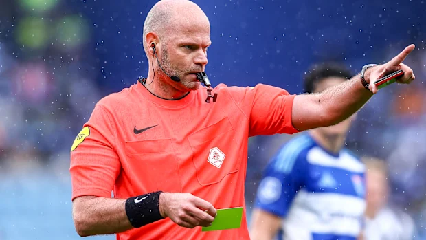 Lutto nel calcio, morto a 38 anni l’arbitro escluso dai Mondiali 2026