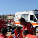 Dramma in spiaggia, si tuffa e non riemerge più: muore 44enne