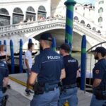 Borseggiatore rischia il linciaggio, ecco chi lo salva. Turisti esasperati a Venezia