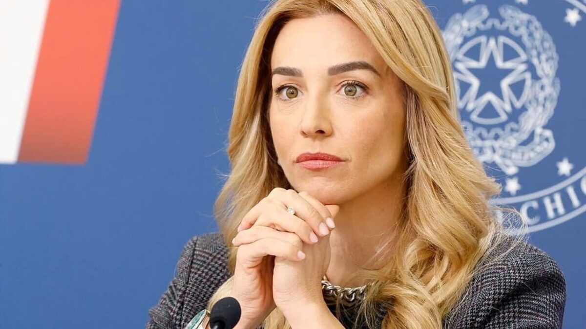 Salis e le vacanze extralusso, finisce male: è polemica