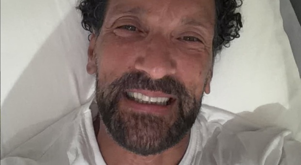Il conduttore Rai aggredito in pieno centro: la follia in un istante