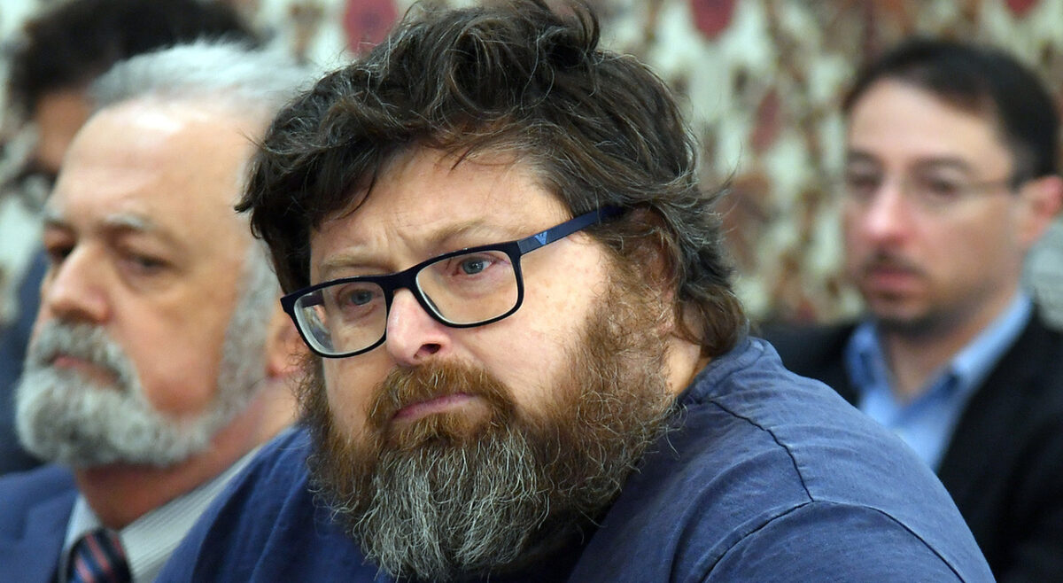 Mario Adinolfi arrestato e messo ai domiciliari: accuse gravissime