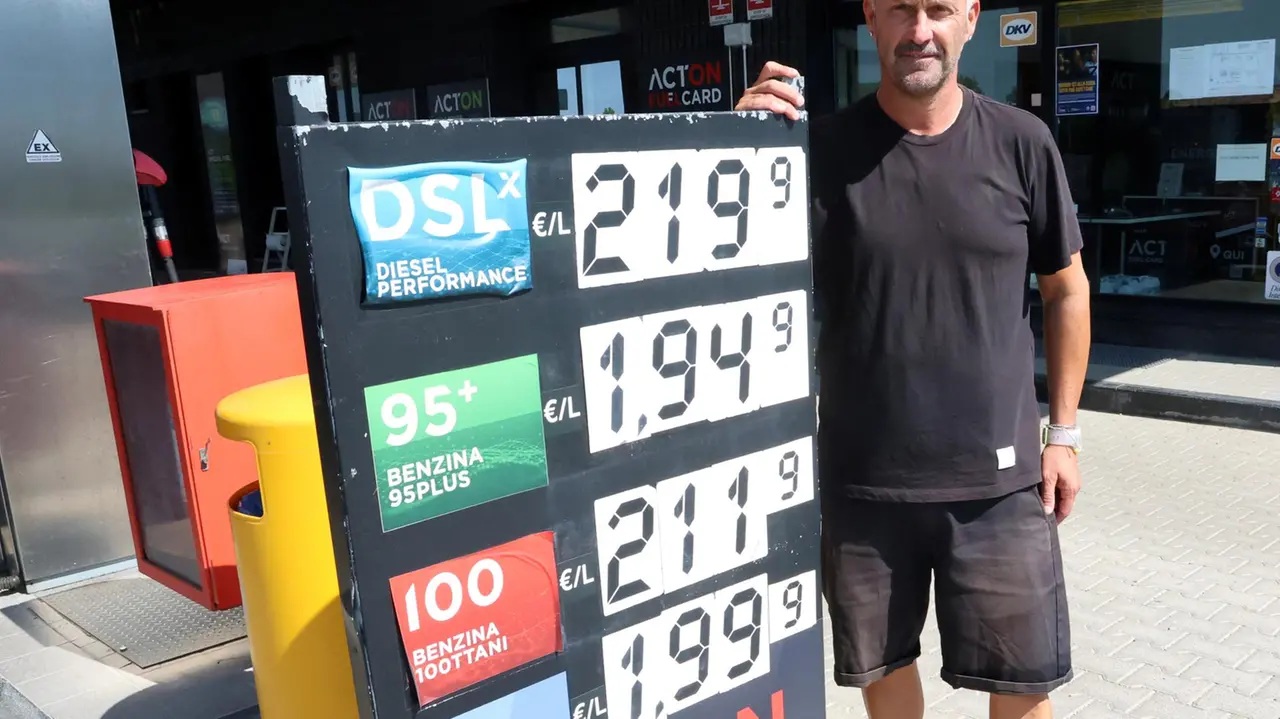 crisi hormuz benzina stelle